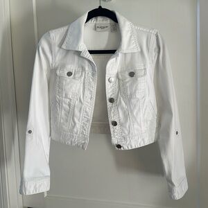 Like New Chico’s Platinum White Denim Cropped Jacket with Convertible Sleeves